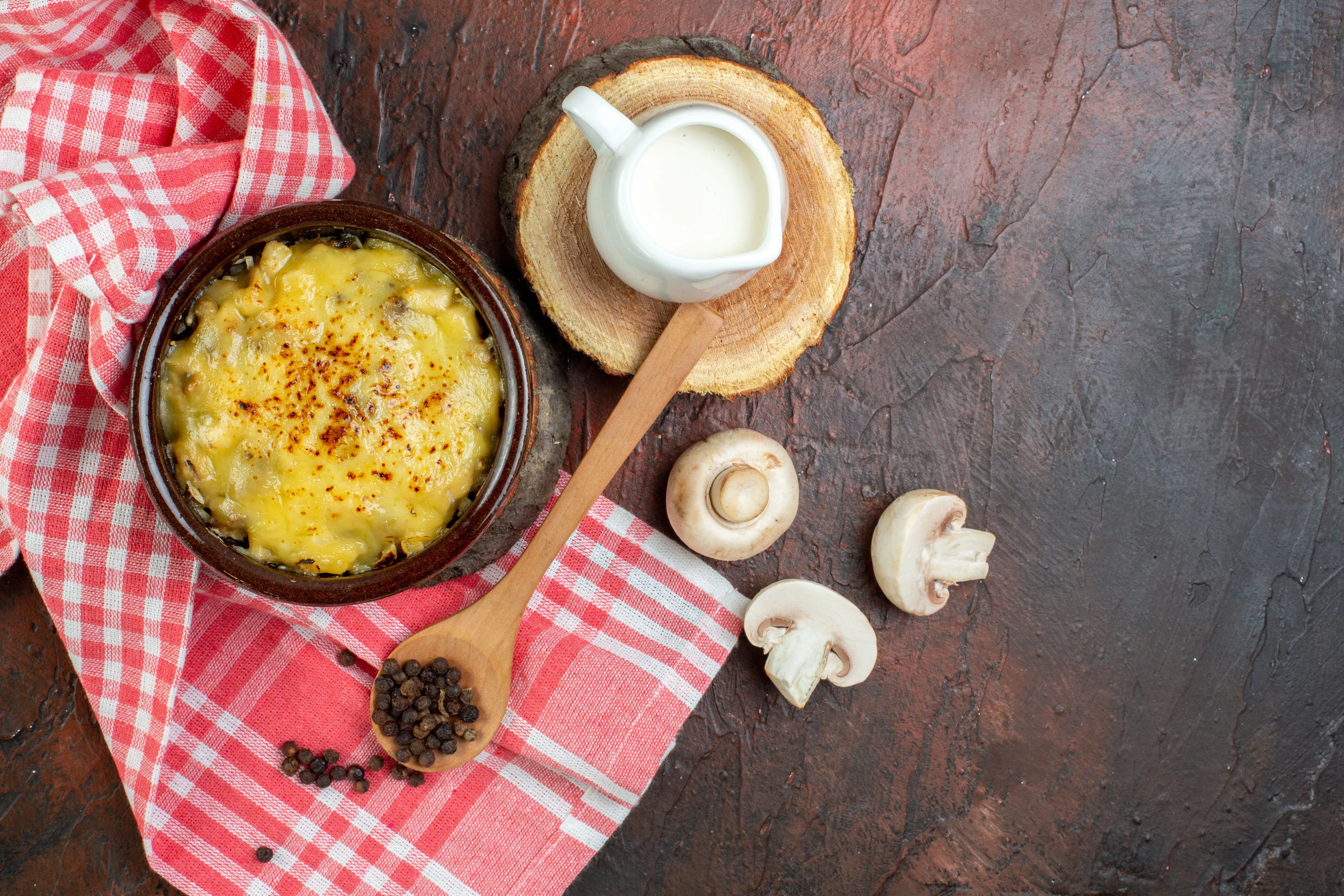 Проще рецепта не знаю. Нежнейший жульен с грибами и курицей за 30 минут