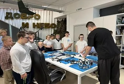 Кубанские дети попробовали себя в управлении дронами