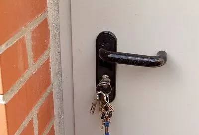 Достать заклинивший ключ из замка сможет даже женщина! Три простых способа