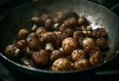 Грибы, как из ресторана: простой рецепт с уксусом и чесноком, который покоряет