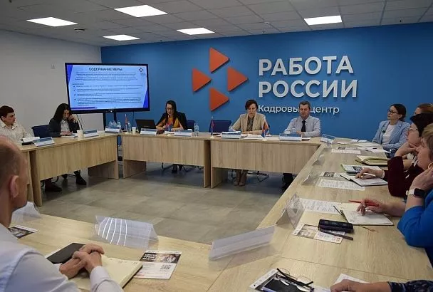 Вопросы адаптации и трудоустройства обсудили на семинарах с сотрудниками краевых кадровых центров «Работа России»