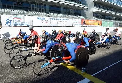  Вперед за мечтой: в Сочи прошли гонки спортсменов-колясочников 