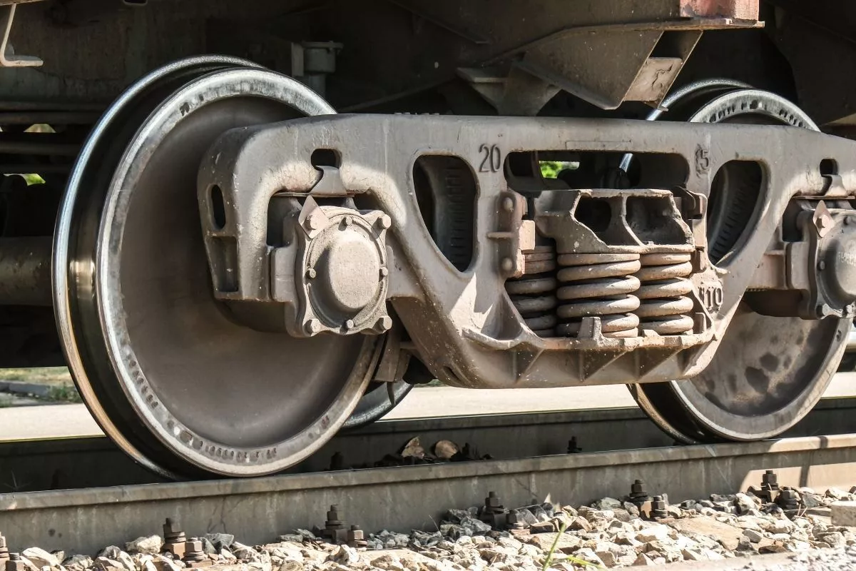 Грунт сошел на железнодорожные пути в Сочи. Задержаны поезда