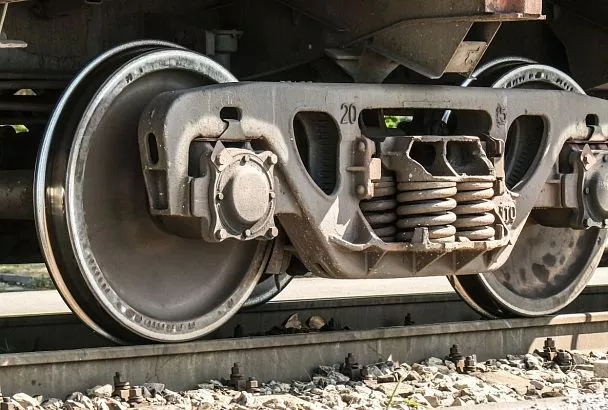 Грунт сошел на железнодорожные пути в Сочи. Задержаны поезда