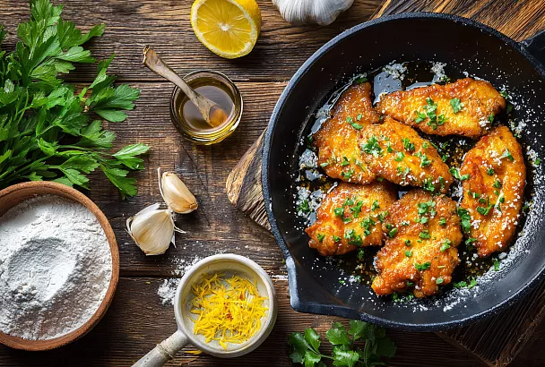 Куриное филе в кисло-сладком соусе с медом и лимоном за 15 минут: аромат сводит с ума, семья требует добавки