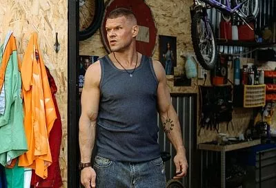 От учебника к реальности: ТНТ готовит премьеру комедии «Малой»