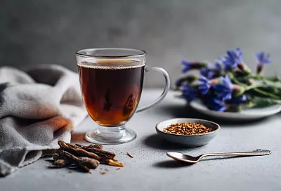 Пью цикорий не «вместо кофе», а ради пищеварения: вот чем он реально полезен