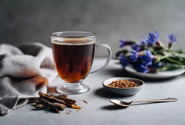 Пью цикорий не «вместо кофе», а ради пищеварения: вот чем он реально полезен