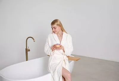 Помогут соль и травки: народные методы избавления от боли в пятке при ходьбе