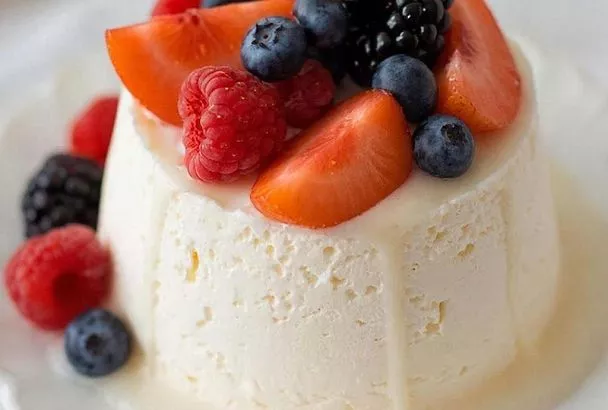 Рецепт нежного торта «Пломбир» без выпечки воздушная текстура и кремовый вкус, напоминающий сливочное мороженое