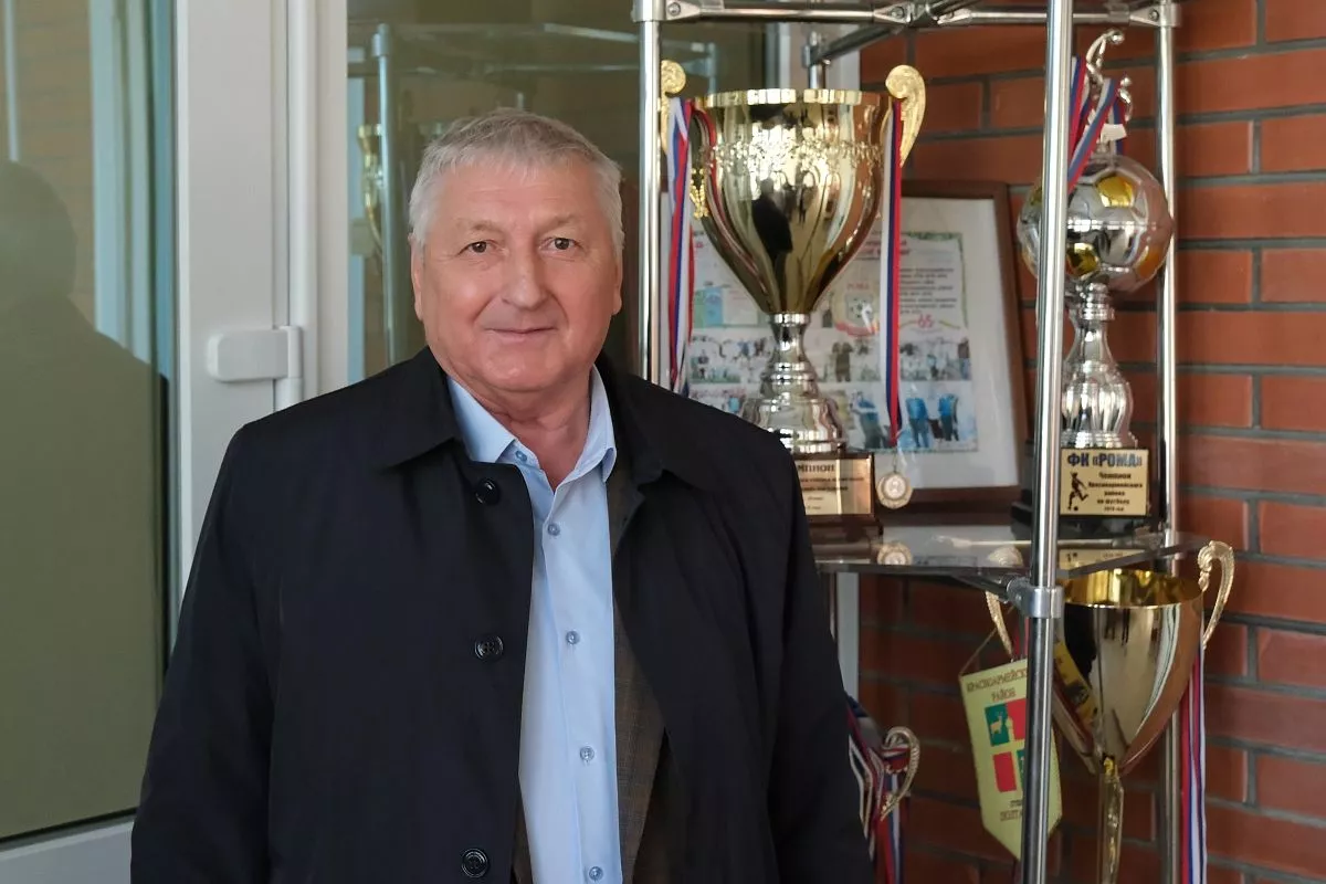 Глава крестьянско-фермерского хозяйства Роман Ковалев каждый год выделяет немалые средства на модернизацию предприятия. Глава крестьянско-фермерского хозяйства Роман Ковалев каждый год выделяет немалые средства на модернизацию предприятия.