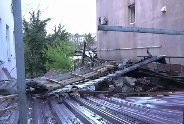 Последствия атаки БПЛА продолжают ликвидировать в Туапсе 