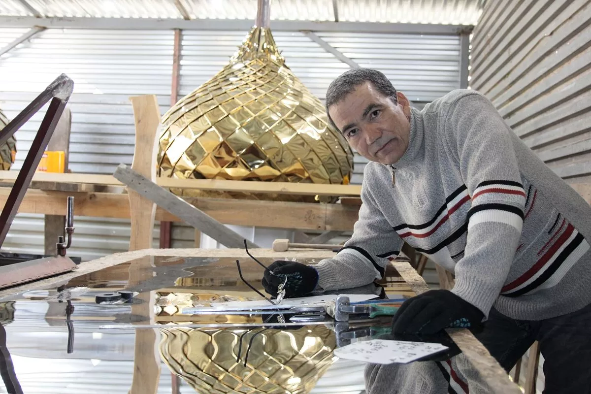 За свою жизнь православный кубинец Рейнальдо Овьедо сделал множество церковных куполов. За свою жизнь православный кубинец Рейнальдо Овьедо сделал множество церковных куполов.