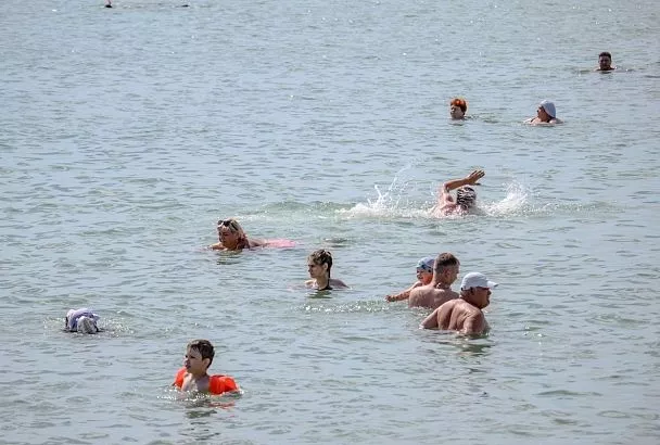 Черное море у популярных городов Краснодарского края немного остыло