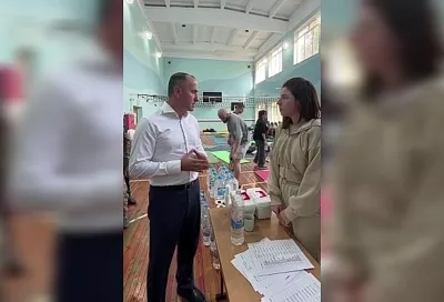 Базу отдыха эвакуировали в Геленджике из-за пожара в лесу после падения БПЛА