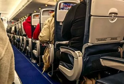 Россияне полюбили встречать день рождения в самолетах и поездах. Сочи - среди популярных направлений