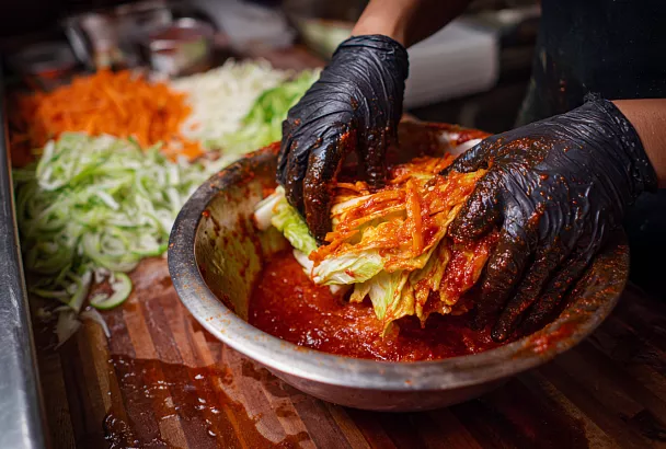 Кимчи «как в Корее», но проще: солим каждый лист и ждём пузырьков