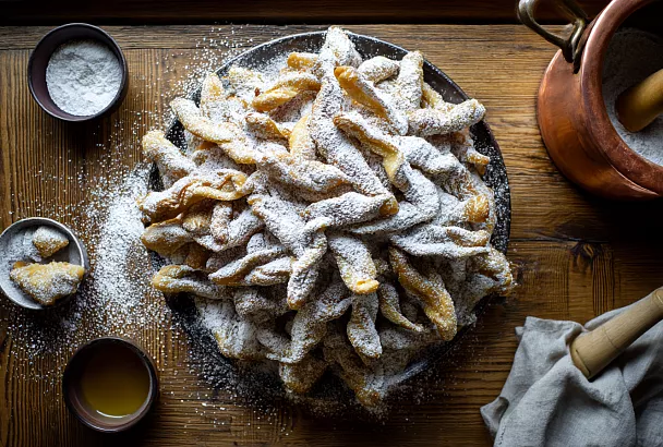 Домашний хворост на кефире: тонкий и хрустящий