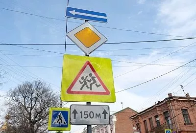 Дорожную разметку и предупреждающие знаки обновят у школ Краснодара перед началом учебного года