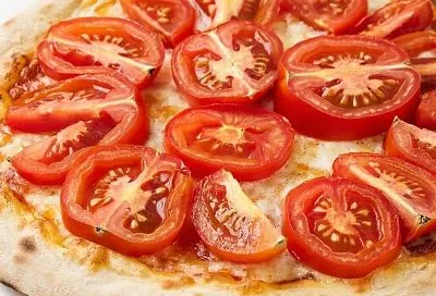 Быстрее, чем яичница: пицца из лаваша на сковороде для ленивого утра