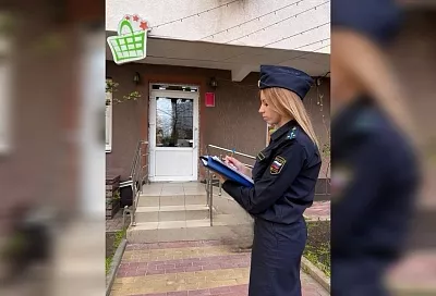 Приставы в Анапе опечатали продуктовый магазин, работавший без кассового аппарата