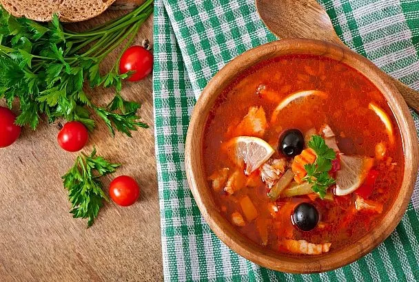 Как приготовить солянку по "ленивому" рецепту, который не требует долгого приготовления бульона