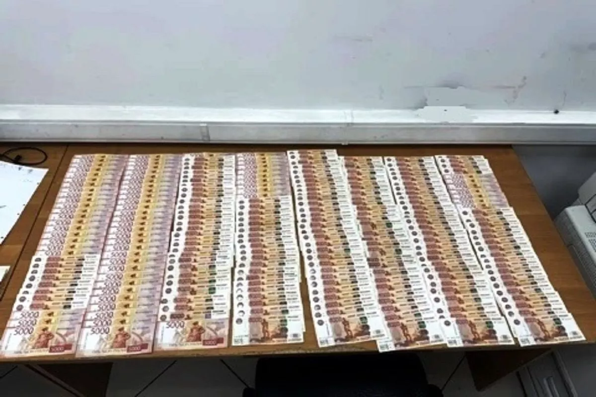 Более 1,2 млн рублей изъяли таможенники у вылетающего в Грузию пассажира в аэропорту Сочи