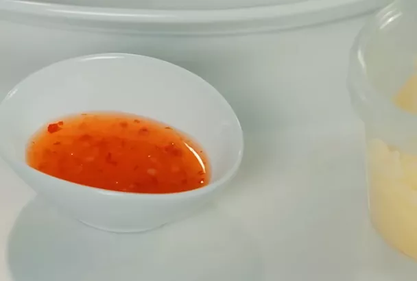 Всего 2 ингредиента, а вкуснотища нереальная: шеф Ивлев научил делать свой любимый соус – нет ничего проще
