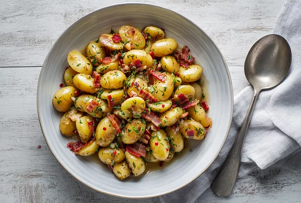 Немецкий картофельный салат с беконом