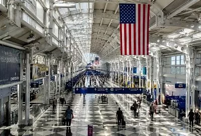 В аэропортах США начали задерживать иностранцев с просроченными визами
