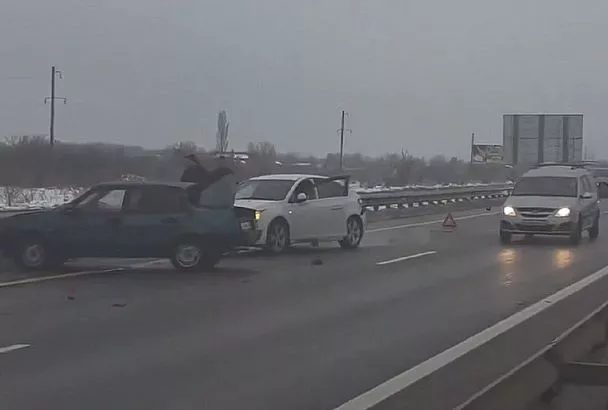 Пять человек пострадали в ДТП с 20 автомобилями под Горячим Ключом