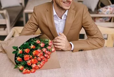 Опрос: краснодарцы чаще дарят подарки на 8 Марта коллегам, нежели вторым половинкам