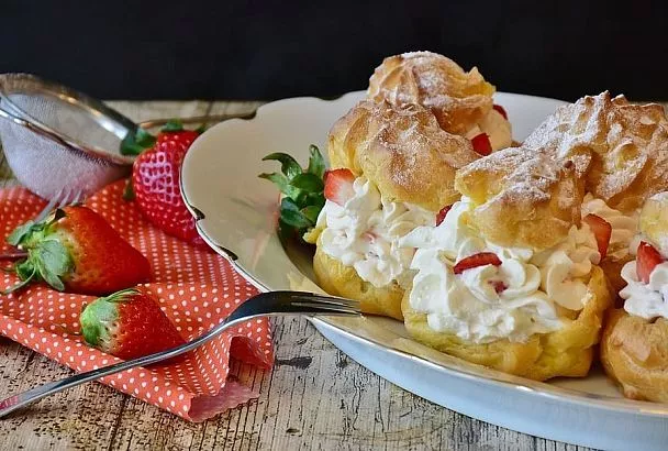 Заварной крем с творогом — десерт, незаслуженно оставшийся в тени модных муссов и чизкейков