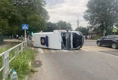 Пять человек пострадали в жестком ДТП с каретой скорой помощи на Кубани