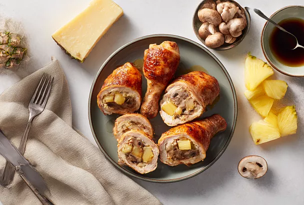 Фаршированные голени «по-гавайски»: сочные, румяные и годятся даже на нарезку