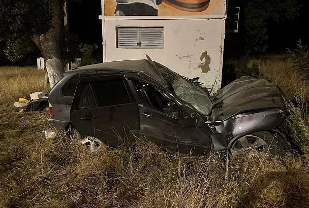 Один человек погиб и две девушки-подростка пострадали в ночном ДТП в Геленджике