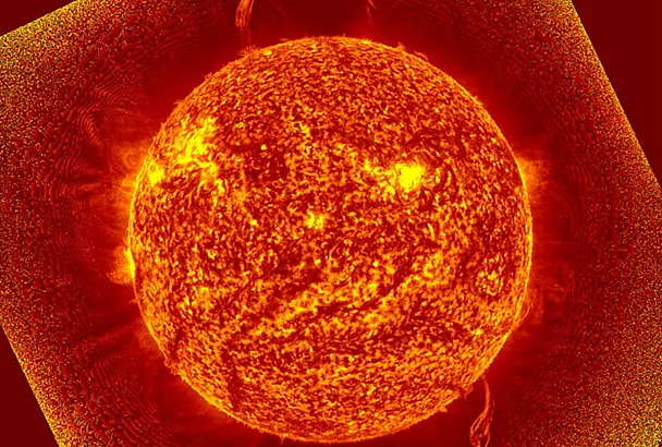 Улетели два протуберанца: ученые зафиксировали заметное усиление активности на Солнце