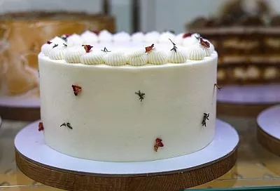 Расслоился крем на торте – без паники: простой и надежный способ вернуть идеальную консистенцию