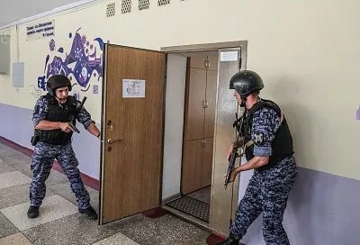 В краснодарской гимназии № 3 учителя отработали сценарии поведения при террористической угрозе