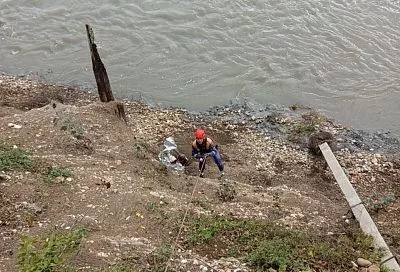 На Кубани 14-летняя девочка упала с 10-метрового обрыва