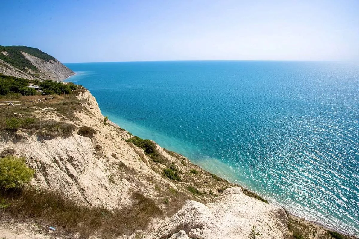 Ласточкины гнезда Ласточкины гнезда