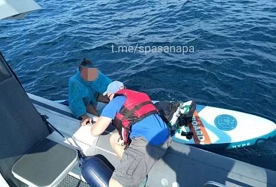 Унесло: мужчина на сап-серфе провел всю ночь в море в Анапе