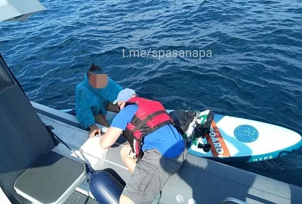 Унесло: мужчина на сап-серфе провел всю ночь в море в Анапе