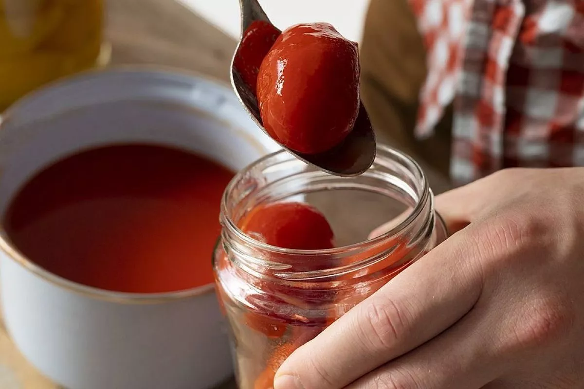 Помидоры в собственном соку «от Маруси»: только соль, сахар и томаты