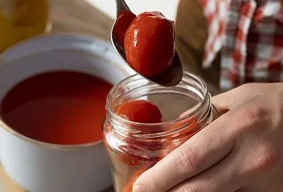 Помидоры в собственном соку «от Маруси»: только соль, сахар и томаты