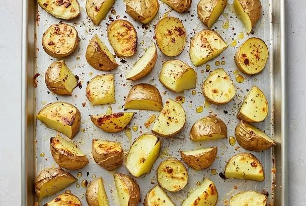 Мой секрет идеальной корочки и мягкой середины: запеченный картофель по-деревенски