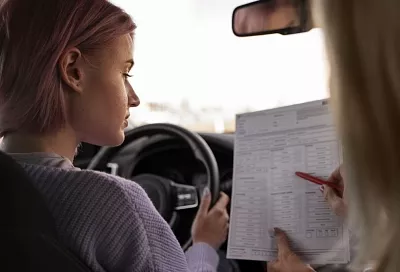 С 1 января 2026 года закончится льготный период для водителей: как не остаться без прав