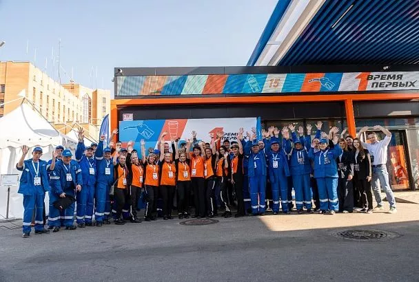 Два краснодарских специалиста вошли в число лучших сотрудников по итогам профессионального конкурса среди работников сегмента сбыта моторных топлив «Газпром нефти»