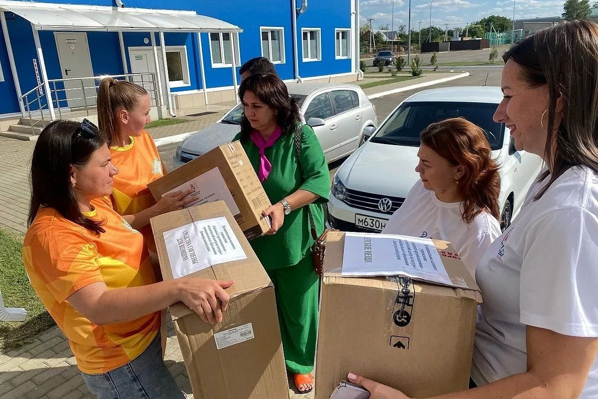 В прошлом году волонтеры Ленинградского округа отправили в зону СВО более 12 тонн гуманитарной помощи