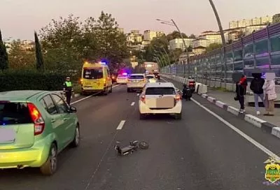 В Сочи 8-летнего ребенка на электросамокате сбили два автомобиля